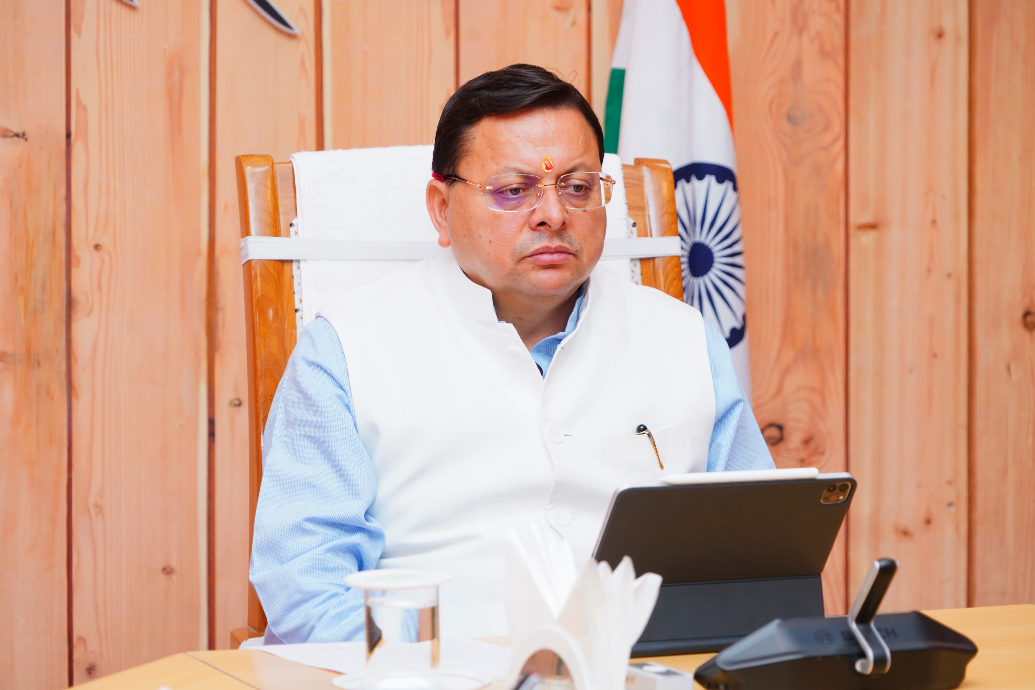मुख्यमंत्री पुष्कर सिंह धामी वर्चुअल बैठक लेते हुए। मुख्यमंत्री पुष्कर सिंह धामी वर्चुअल बैठक लेते हुए।