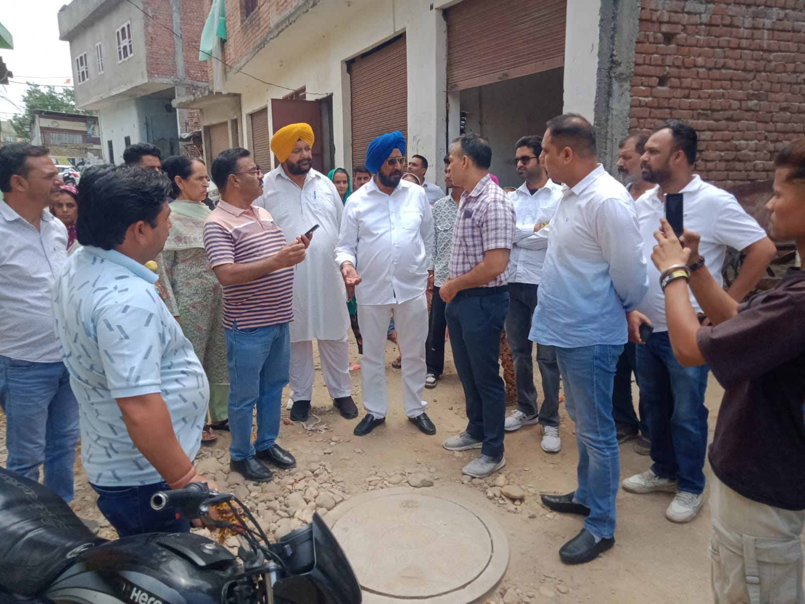 पीएचई मंत्री से नए ट्यूबवेल की खुदाई और संचालन में तेजी लाने का आग्रह पीएचई मंत्री से नए ट्यूबवेल की खुदाई और संचालन में तेजी लाने का आग्रह