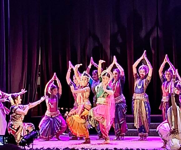 भक्त कवि जयदेव पर आयोजित कार्यक्रम का दृश्य भक्त कवि जयदेव पर आयोजित कार्यक्रम का दृश्य