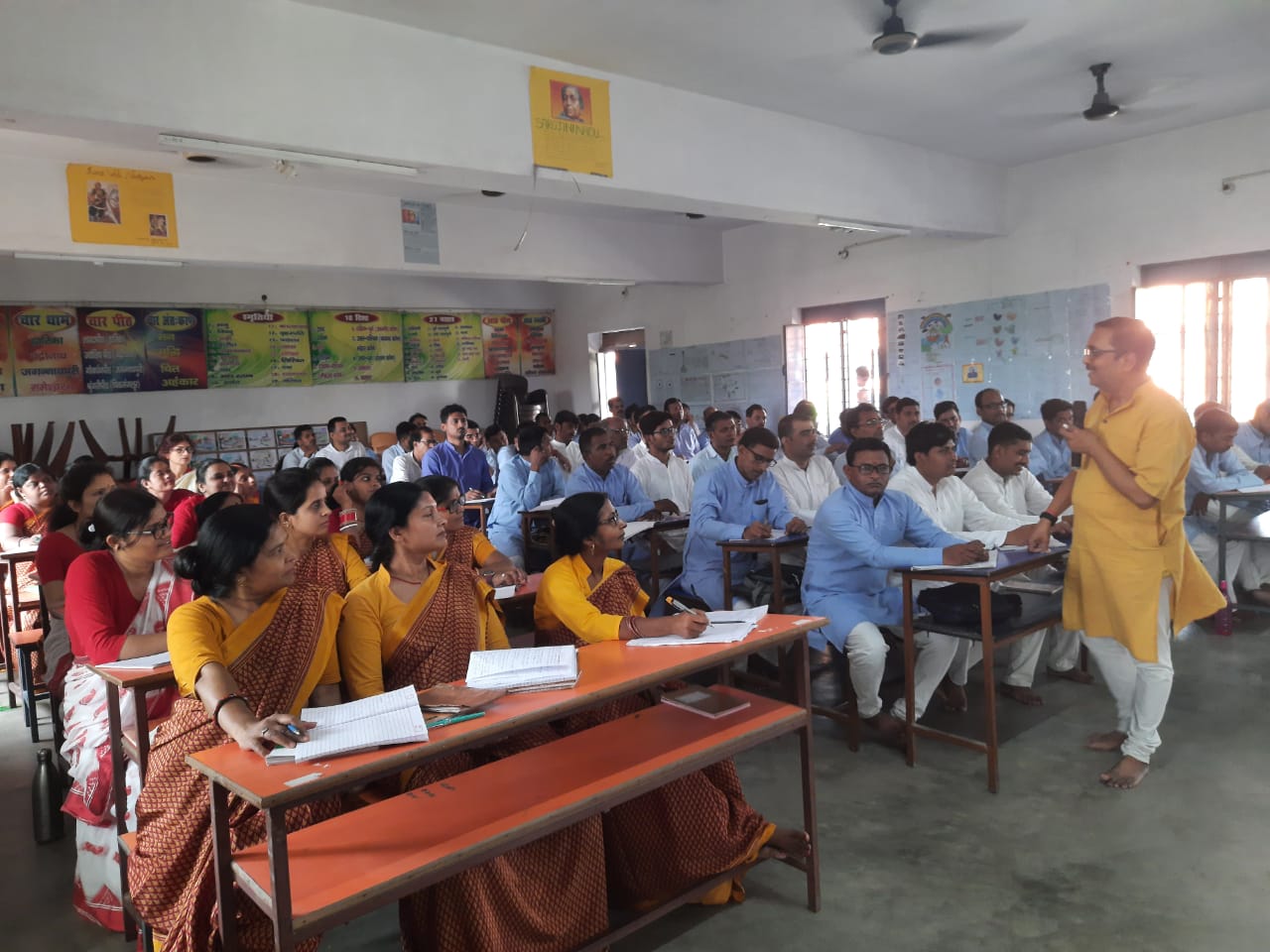 प्रशिक्षण लेते शिक्षक प्रशिक्षण लेते शिक्षक