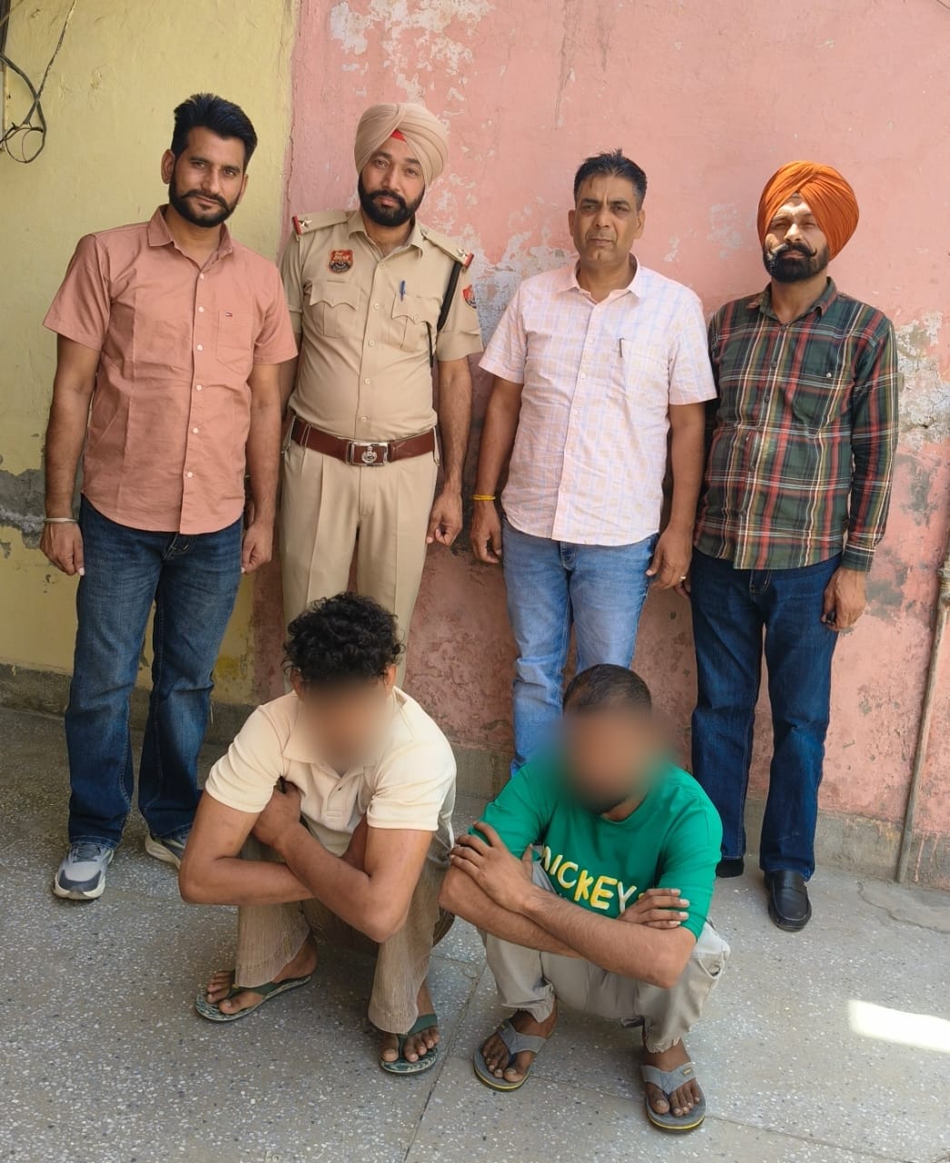 पकड़े गए आरोपी पुलिस गिरफ्त में। पकड़े गए आरोपी पुलिस गिरफ्त में।