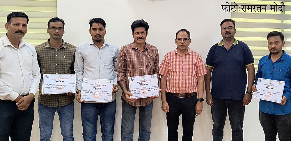लालगढ वर्कशॉप मेंमैन ऑफ द मंथ सम्मान के तहत उत्कृष्ट सेवा के लिए किया सम्मानित लालगढ वर्कशॉप मेंमैन ऑफ द मंथ सम्मान के तहत उत्कृष्ट सेवा के लिए किया सम्मानित