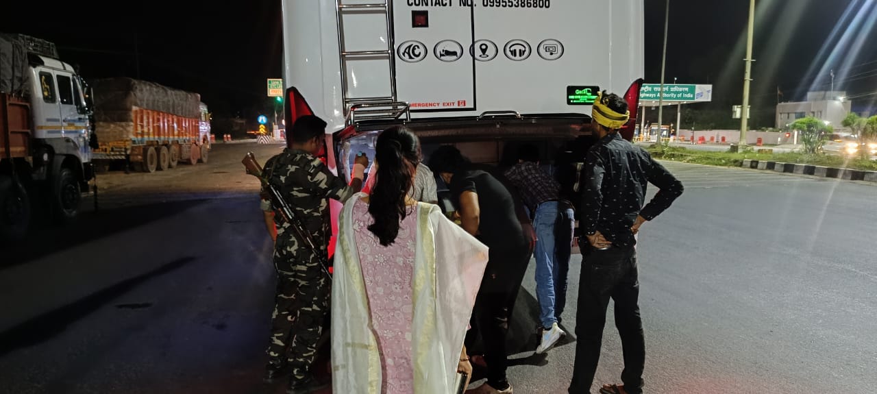 बस की डिक्की की हुई जांच बस की डिक्की की हुई जांच