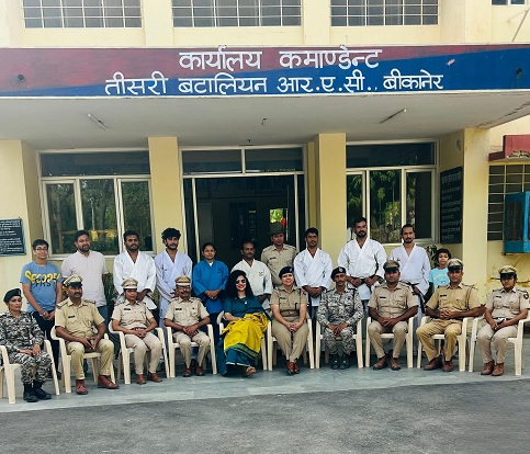 राजस्थान पुलिस का सुरक्षा चक्र अभियान का आगाज:छात्र—छात्राओं को दी आत्मरक्षा जैसी मजबूत विधाओं की जानकारी राजस्थान पुलिस का सुरक्षा चक्र अभियान का आगाज:छात्र—छात्राओं को दी आत्मरक्षा जैसी मजबूत विधाओं की जानकारी