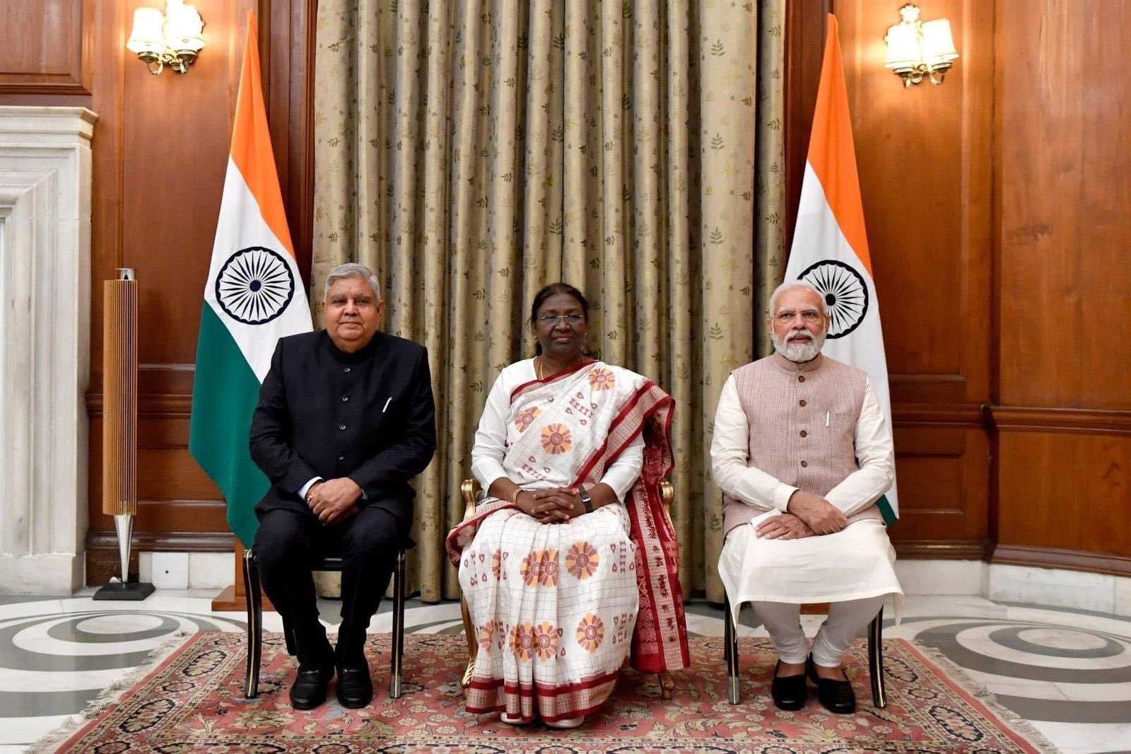 राष्ट्रपति, उपराष्ट्रपति और प्रधानमंत्री (फाइल फोटो) राष्ट्रपति, उपराष्ट्रपति और प्रधानमंत्री (फाइल फोटो)