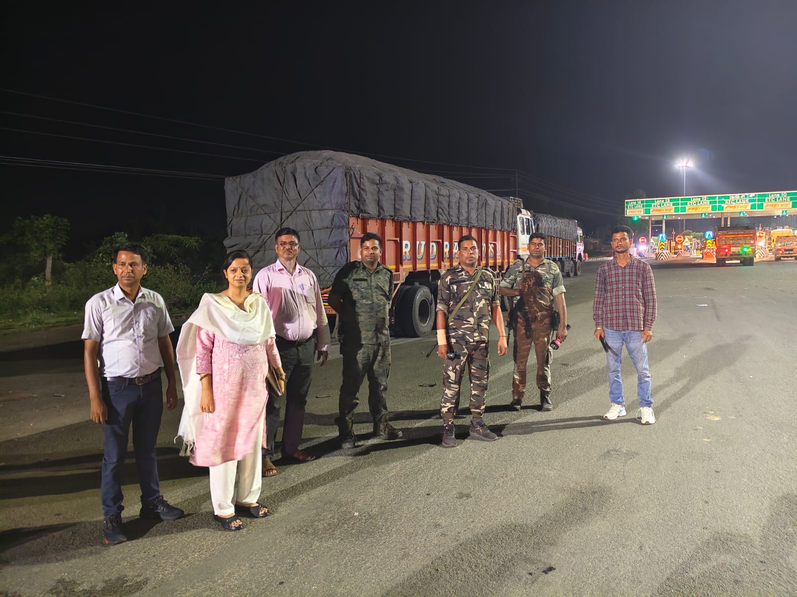 मौके पर मौजूद अधिकारी मौके पर मौजूद अधिकारी