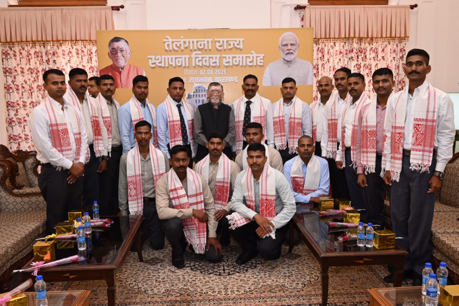 राज्यपाल सहित अन्य लोग राज्यपाल सहित अन्य लोग