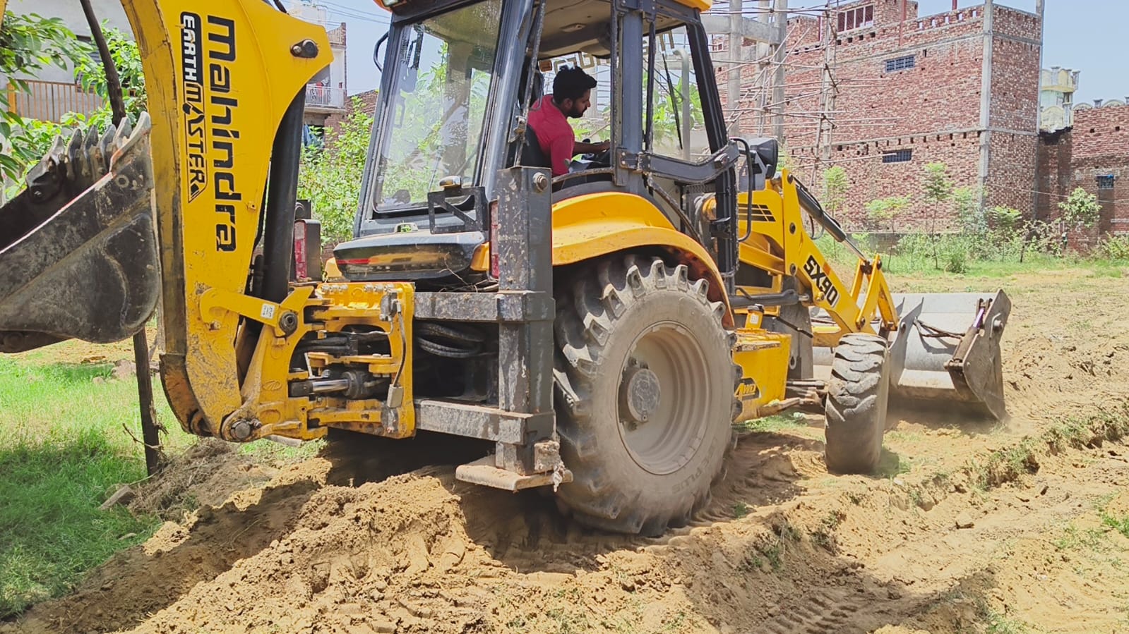संभल में कब्रिस्तान के नाम अवेध रूप से कब्जाई गई जमीन को तहसील प्रशासन ने जेसीबी चलाकर कराया कब्जा मुक्त संभल में कब्रिस्तान के नाम अवेध रूप से कब्जाई गई जमीन को तहसील प्रशासन ने जेसीबी चलाकर कराया कब्जा मुक्त