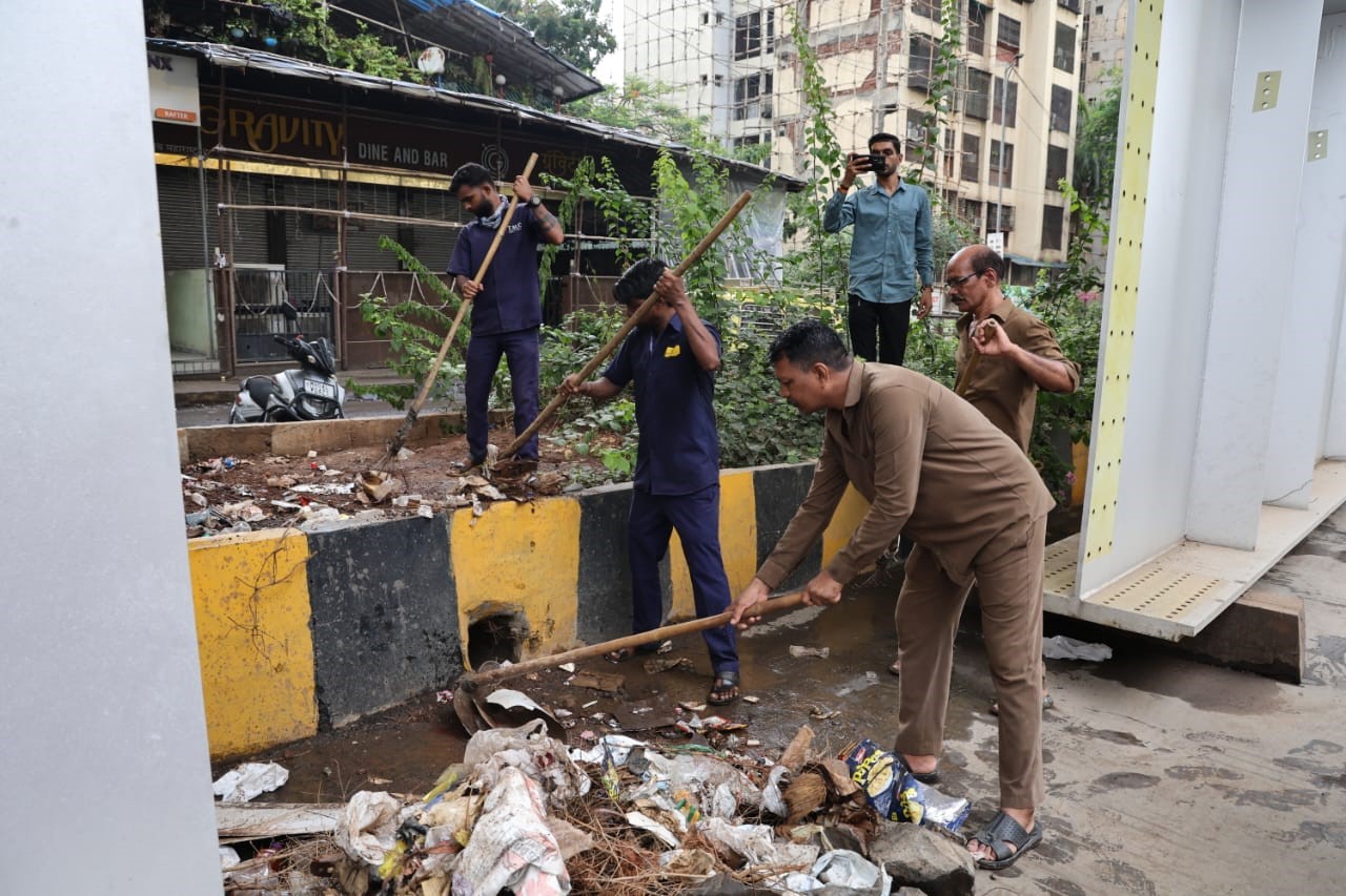 Cleanliness drive on ghodbunder road