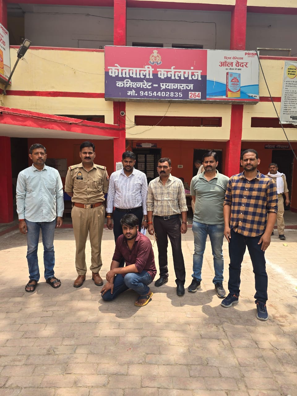 प्रयागराज में गिरफ्तार पच्चास हजार के इनामी बदमाश का छाया चित्र प्रयागराज में गिरफ्तार पच्चास हजार के इनामी बदमाश का छाया चित्र