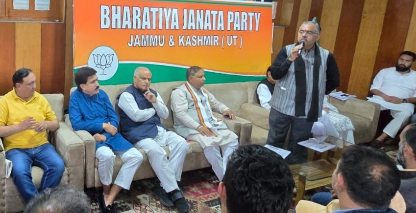 संकल्प से सिद्धि’ अभियान के तहत भाजपा नेताओं ने श्रीनगर में की बैठक संकल्प से सिद्धि’ अभियान के तहत भाजपा नेताओं ने श्रीनगर में की बैठक