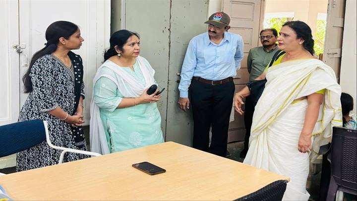 इंदौरः अतिरिक्त मुख्य सचिव रश्मि अरूण शमी ने बाल भवन का किया निरीक्षण