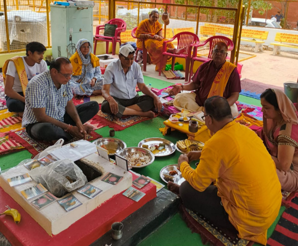 गायत्री परिवार निकालेगा राष्ट्र जागरण व दिव्य ज्योति कलश चेतना रथयात्रा