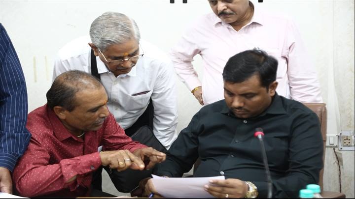भोपालः जनसुनवाई में कलेक्टर ने सुनी आवेदकों की समस्याएं
