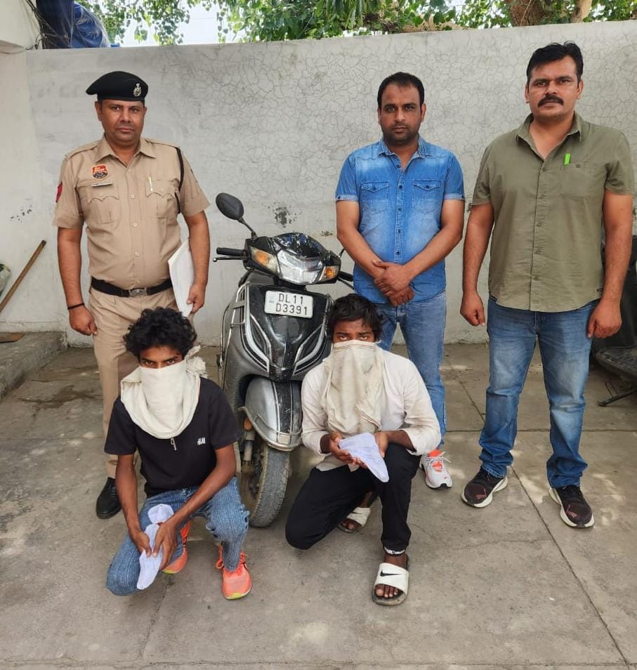 पुलिस गिरफ्त में आरोपी पुलिस गिरफ्त में आरोपी