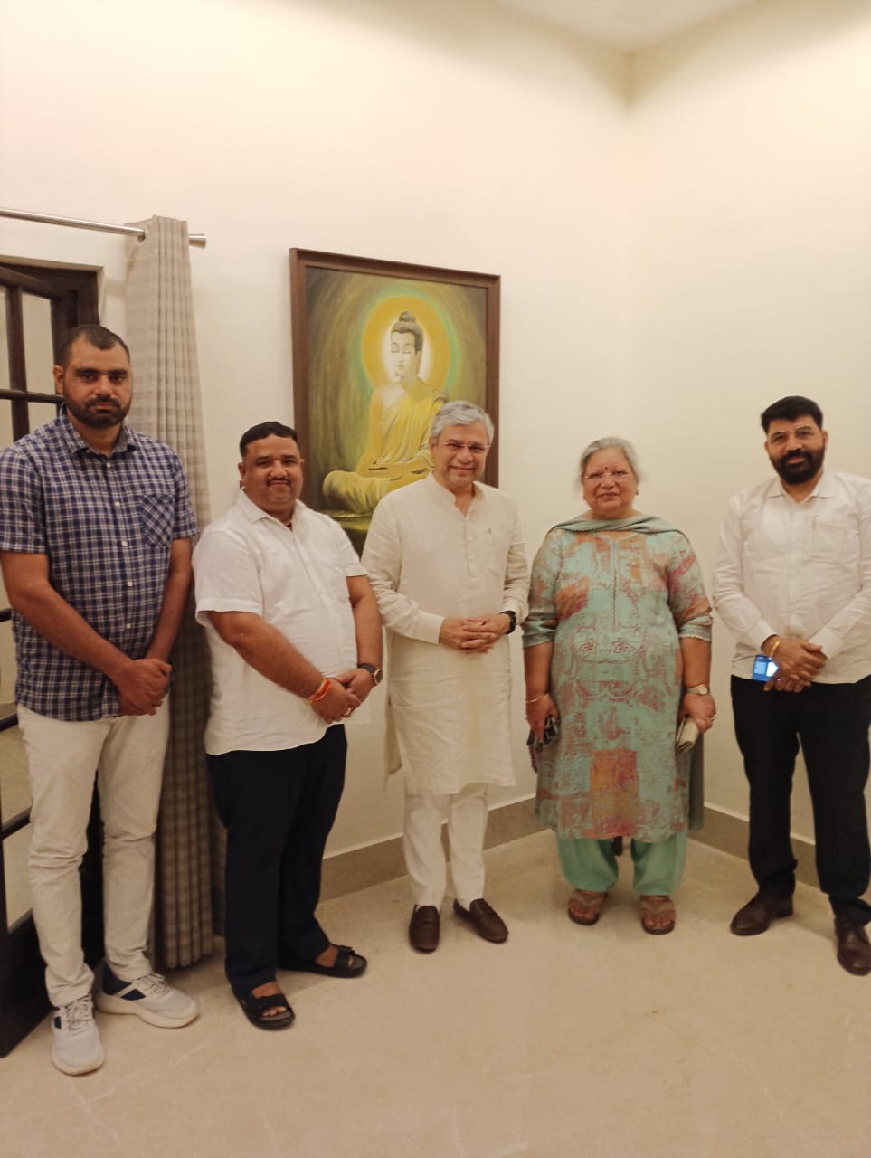 जम्मू-कश्मीर के लिए बेहतर रेल कनेक्टिविटी की मांग,  डोगरा समाज ट्रस्ट की ओर से सौंपा ज्ञापन