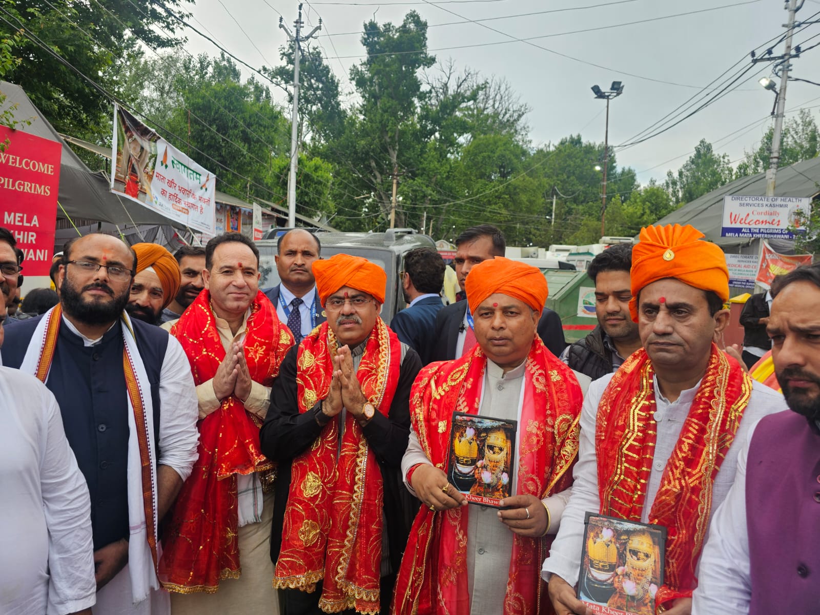 तरुण चुग ने ऑपरेशन सिंदूर की सफलता का श्रेय मां खीर भवानी के आशीर्वाद को दिया तरुण चुग ने ऑपरेशन सिंदूर की सफलता का श्रेय मां खीर भवानी के आशीर्वाद को दिया