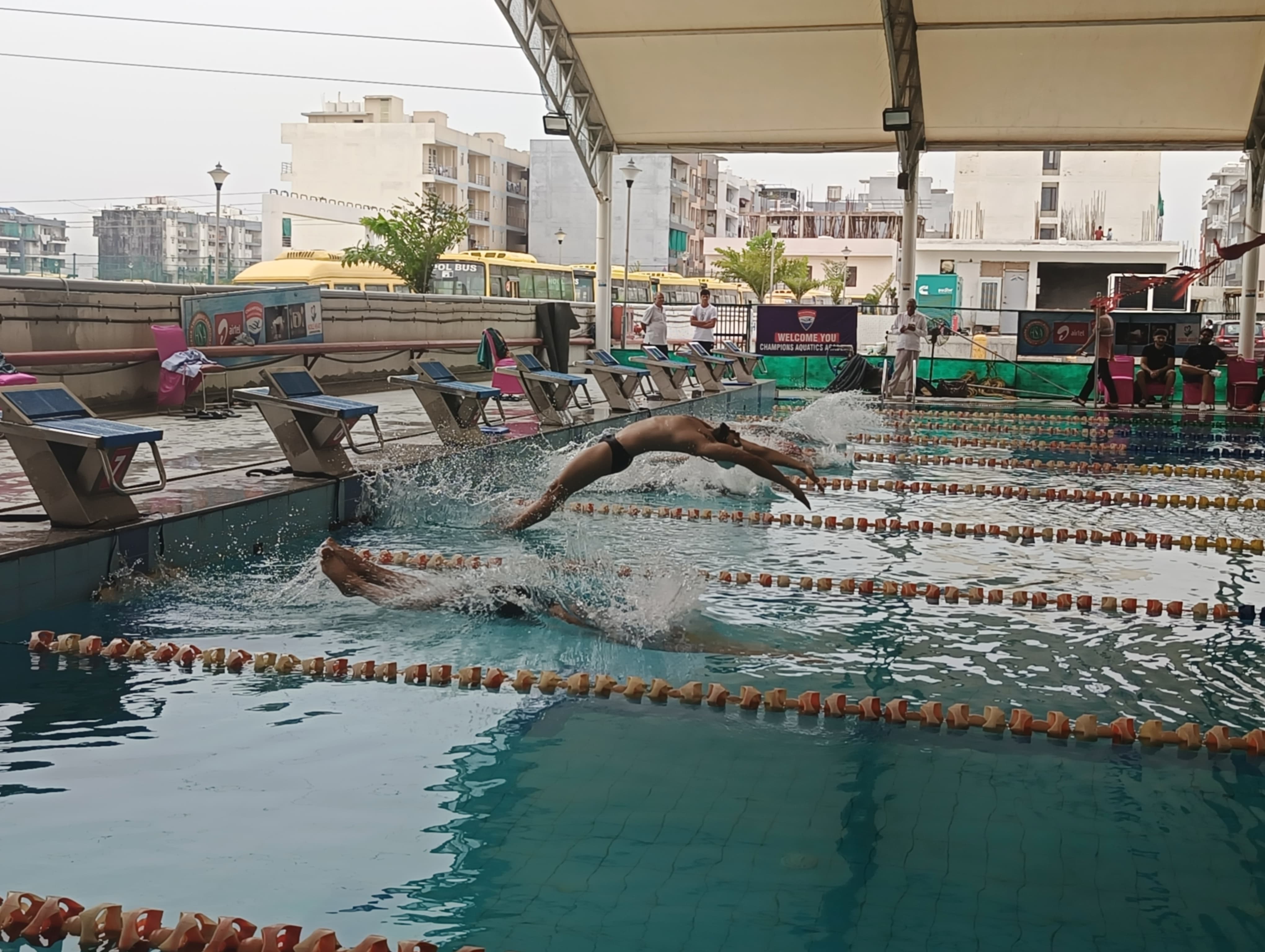 सीनियर नेशनल चैंपियनशिप के लिए ट्रायल में भाग लेते हुए तैराक। सीनियर नेशनल चैंपियनशिप के लिए ट्रायल में भाग लेते हुए तैराक।
