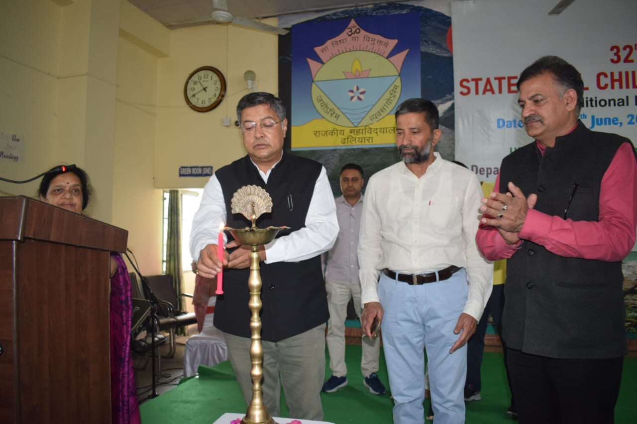 बाल विज्ञान कांग्रेस के मौके पर मुख्यातिथि। बाल विज्ञान कांग्रेस के मौके पर मुख्यातिथि।