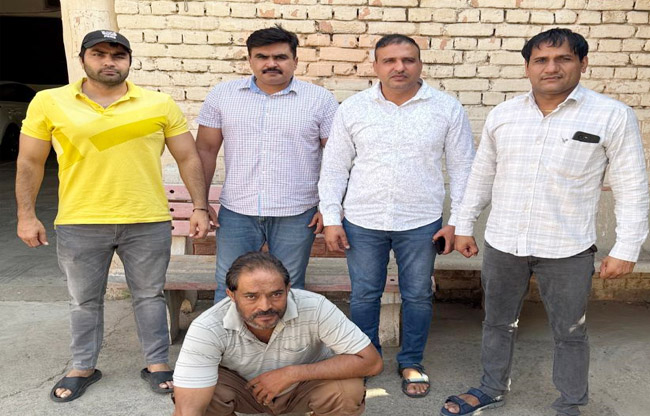 सोनीपत: 15 लाख रुपये की ठगी के मामले में गिरफ्तार आरोपी सोनीपत: 15 लाख रुपये की ठगी के मामले में गिरफ्तार आरोपी