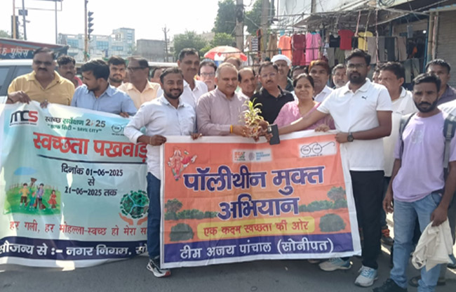 सोनीपत:पर्यावरण संरक्षण और स्वच्छता का संदेश देते हुए मेयर राजीव जैन सोनीपत:पर्यावरण संरक्षण और स्वच्छता का संदेश देते हुए मेयर राजीव जैन