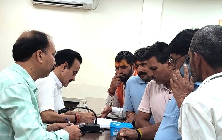 डॉ. राजीव भगत ने भाजपा मुख्यालय में जनता दरबार लगाया डॉ. राजीव भगत ने भाजपा मुख्यालय में जनता दरबार लगाया