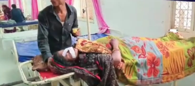 चाकू से जानलेवा हमला, आरोपित पति फरार