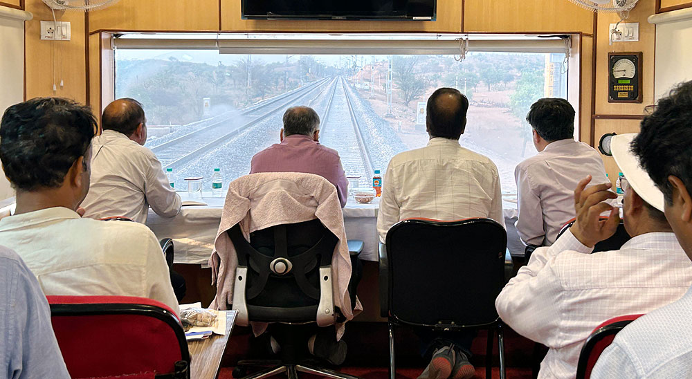 मुख्य रेल संरक्षाआयुक्त द्वारा चूरू- मोलिसर रेल दोहरीकरण का स्पीड ट्रायल सफल, 90 किमी प्रतिघंटा स्पीड की मिली अनुमति मुख्य रेल संरक्षाआयुक्त द्वारा चूरू- मोलिसर रेल दोहरीकरण का स्पीड ट्रायल सफल, 90 किमी प्रतिघंटा स्पीड की मिली अनुमति