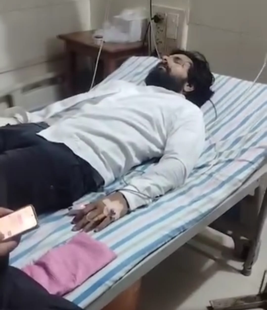 हॉस्पिटल में उपचार के दौरान मुरली धर हॉस्पिटल में उपचार के दौरान मुरली धर
