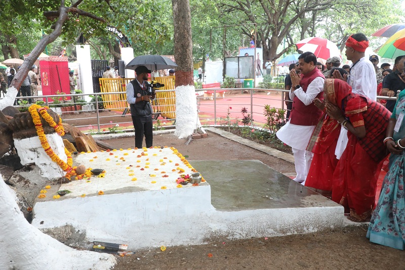 मप्रः मुख्यमंत्री डॉ. यादव ने राजा भभूत सिंह द्वारा स्थापित पवित्र कोरकू श्रद्धा स्थल पर किया नमन