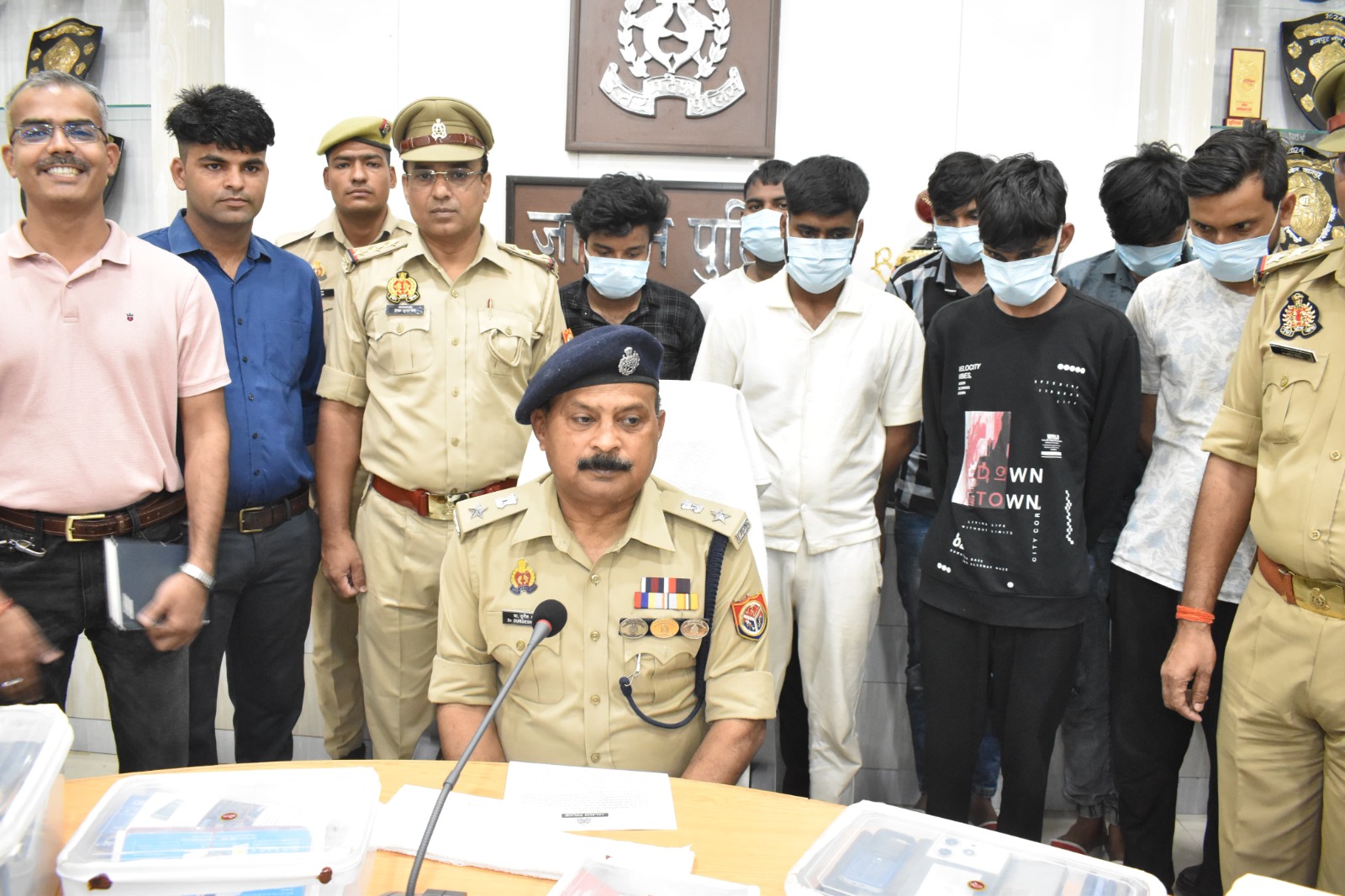 पुलिस की गिरफ्त में आरोपी