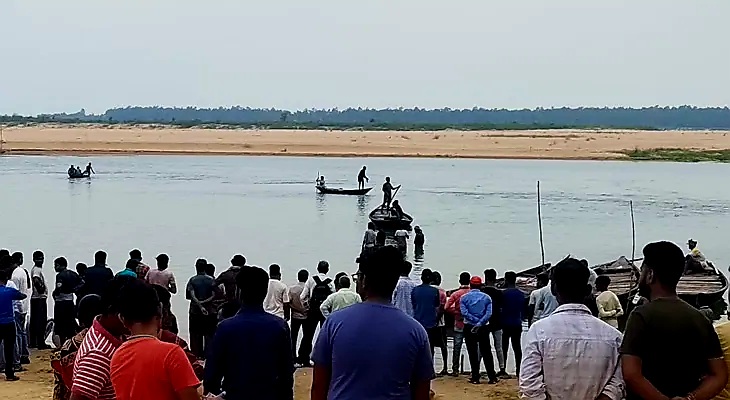 शराब पीकर नदी में नहाने के दौरान तीन डूबे, तलाश जारी शराब पीकर नदी में नहाने के दौरान तीन डूबे, तलाश जारी