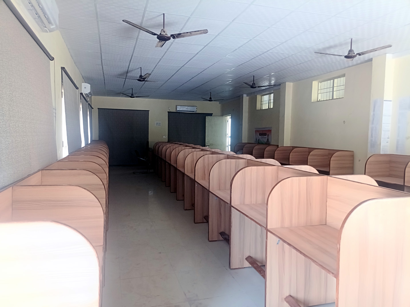 नगर पालिका में बनाई जा रही लाइब्रेरी।