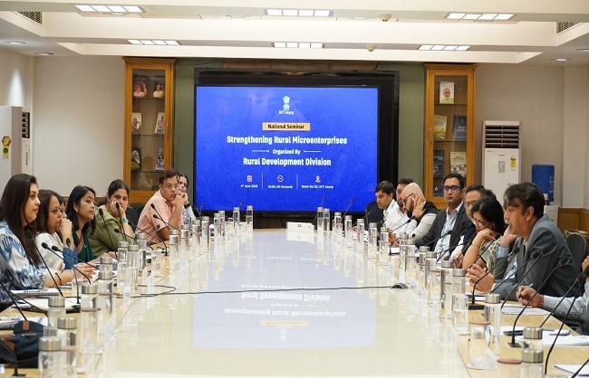 नीति आयोग के आयोजित कार्यक्रम का जारी फोटो नीति आयोग के आयोजित कार्यक्रम का जारी फोटो