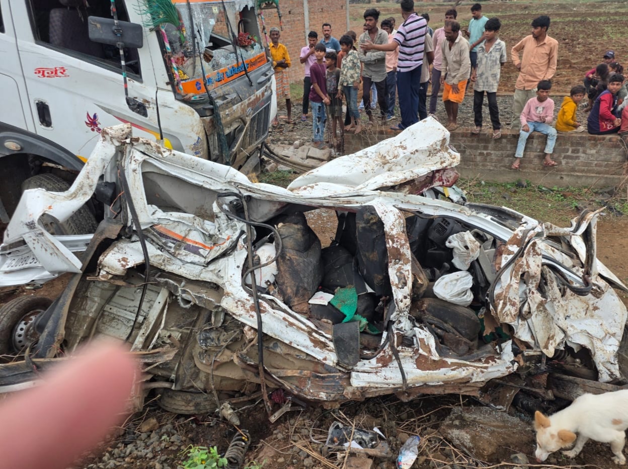दुर्घटना ग्रस्त वाहन दुर्घटना ग्रस्त वाहन