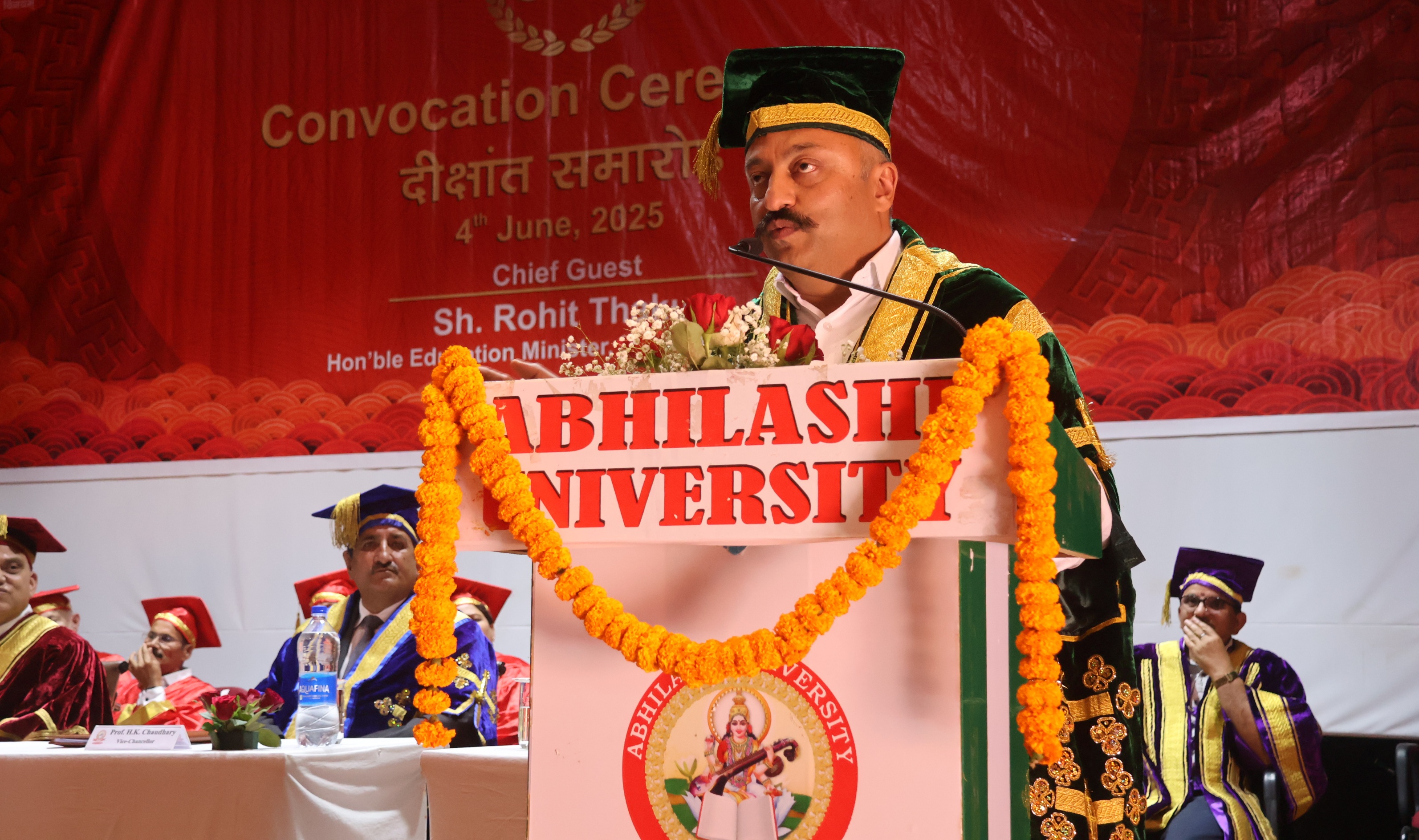 शिक्षा मंत्री रोहित ठाकुर दीक्षांत समारोह के दौरान संबोधित करते हुए। शिक्षा मंत्री रोहित ठाकुर दीक्षांत समारोह के दौरान संबोधित करते हुए।