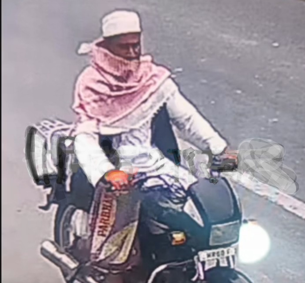 सीसीटीवी कैमरे में कैद भिखारी आरोपी सीसीटीवी कैमरे में कैद भिखारी आरोपी