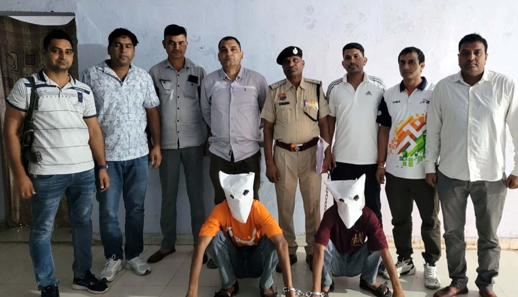 छात्र सुरेन्द्र के हत्यारोपी मोहित व दिपांशु पुलिस गिरफ्त में। छात्र सुरेन्द्र के हत्यारोपी मोहित व दिपांशु पुलिस गिरफ्त में।