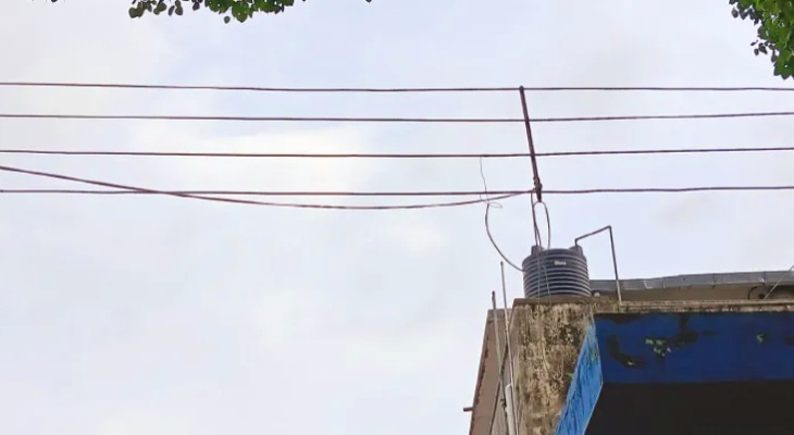 सरकारी अस्पताल पर बिजली चोरी का आरोप, अधिकारियों ने जांच का दिया आश्वासन सरकारी अस्पताल पर बिजली चोरी का आरोप, अधिकारियों ने जांच का दिया आश्वासन
