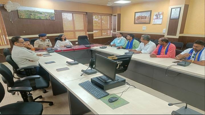 ग्वालियरः कलेक्टर- एसएसपी ने भीम आर्मी के पदाधिकारियों से की चर्चा ग्वालियरः कलेक्टर- एसएसपी ने भीम आर्मी के पदाधिकारियों से की चर्चा