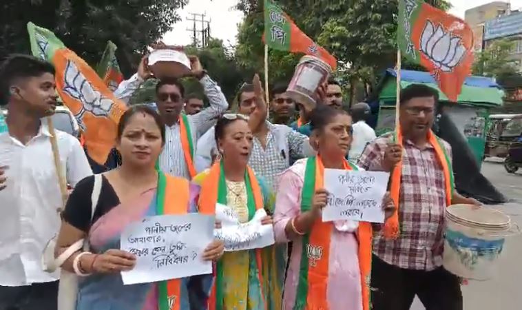 भाजपा ने मेयर के इस्तीफे की मांग में निकाली रैली