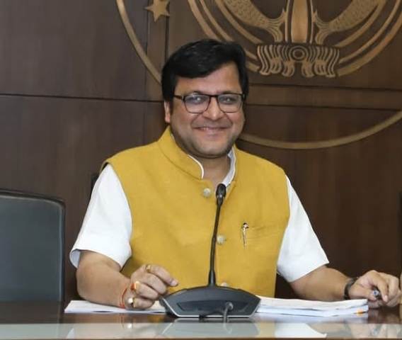 आबकारी एवं मद्यनिषेध राज्यमंत्री स्वतंत्र प्रभार नितिन अग्रवाल आबकारी एवं मद्यनिषेध राज्यमंत्री स्वतंत्र प्रभार नितिन अग्रवाल