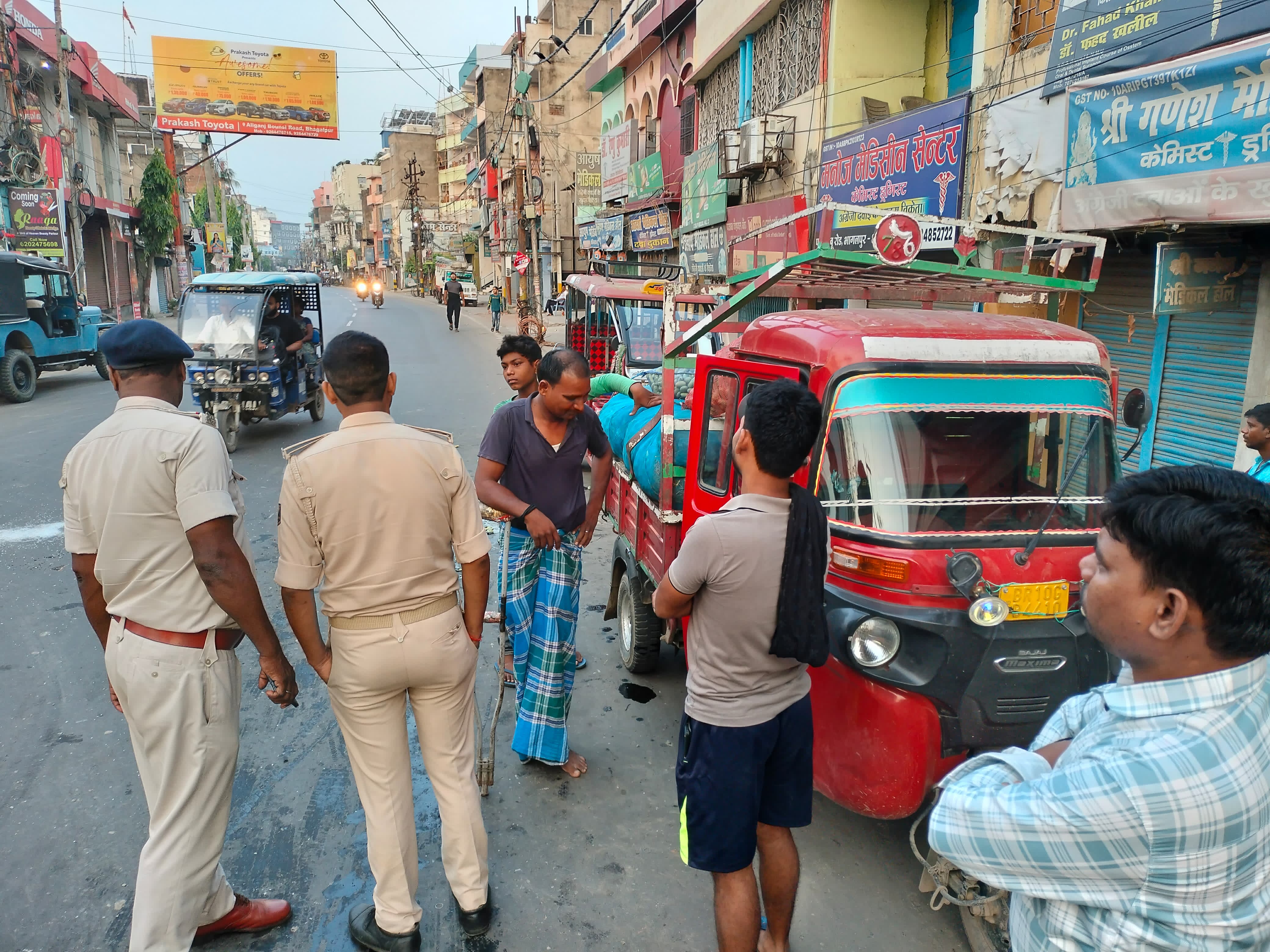 मौके पर मौजूद पुलिस मौके पर मौजूद पुलिस