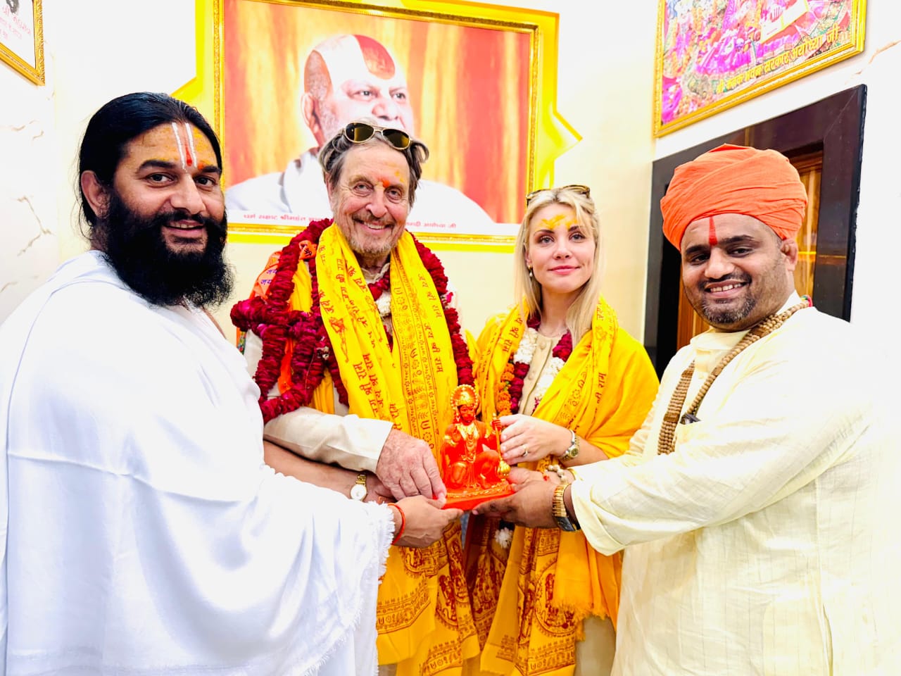 एराेल मस्क पहुंचे अयोध्या, राम मंदिर और हनुमानगढ़ी में किया दर्शन-पूजन एराेल मस्क पहुंचे अयोध्या, राम मंदिर और हनुमानगढ़ी में किया दर्शन-पूजन