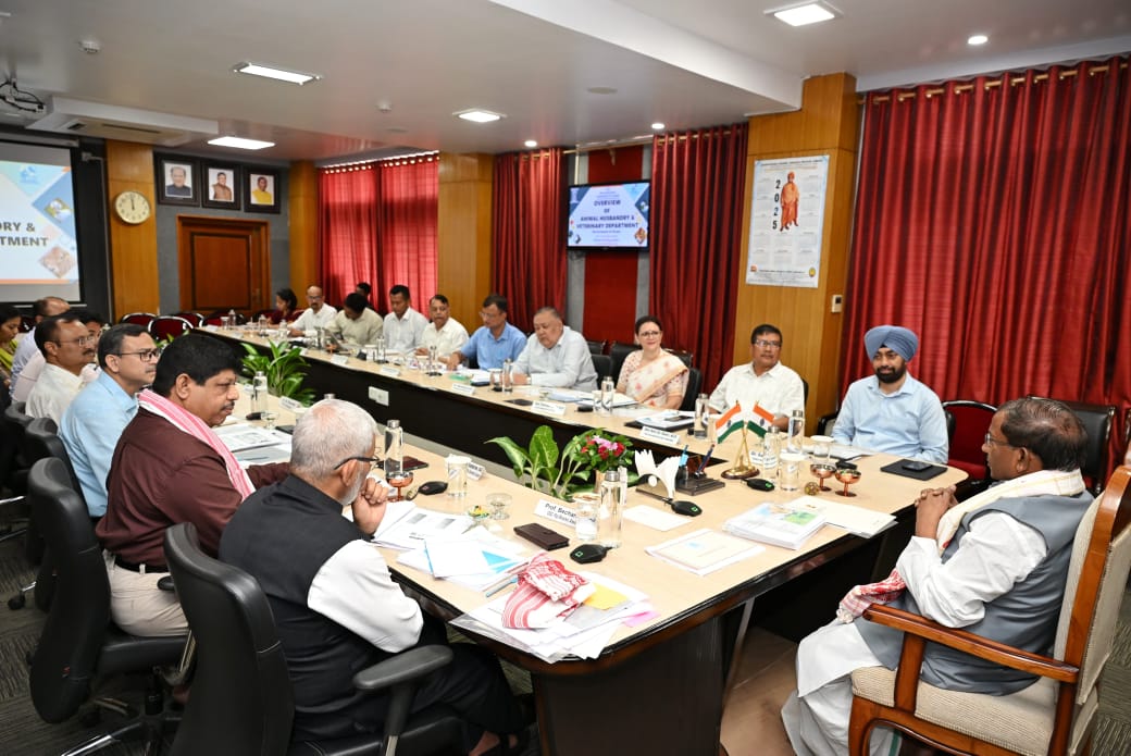 राज्यपाल लक्ष्मण प्रसाद आचार्य सहकारिता, पशुपालन विभाग और वामुल की ब्रीफिंग लेते हुए। राज्यपाल लक्ष्मण प्रसाद आचार्य सहकारिता, पशुपालन विभाग और वामुल की ब्रीफिंग लेते हुए।