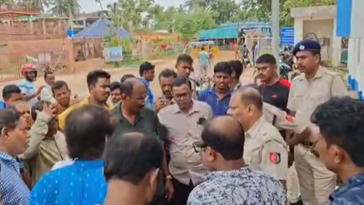 दीघा में जगन्नाथ धाम के सामने विरोध प्रदर्शन दीघा में जगन्नाथ धाम के सामने विरोध प्रदर्शन