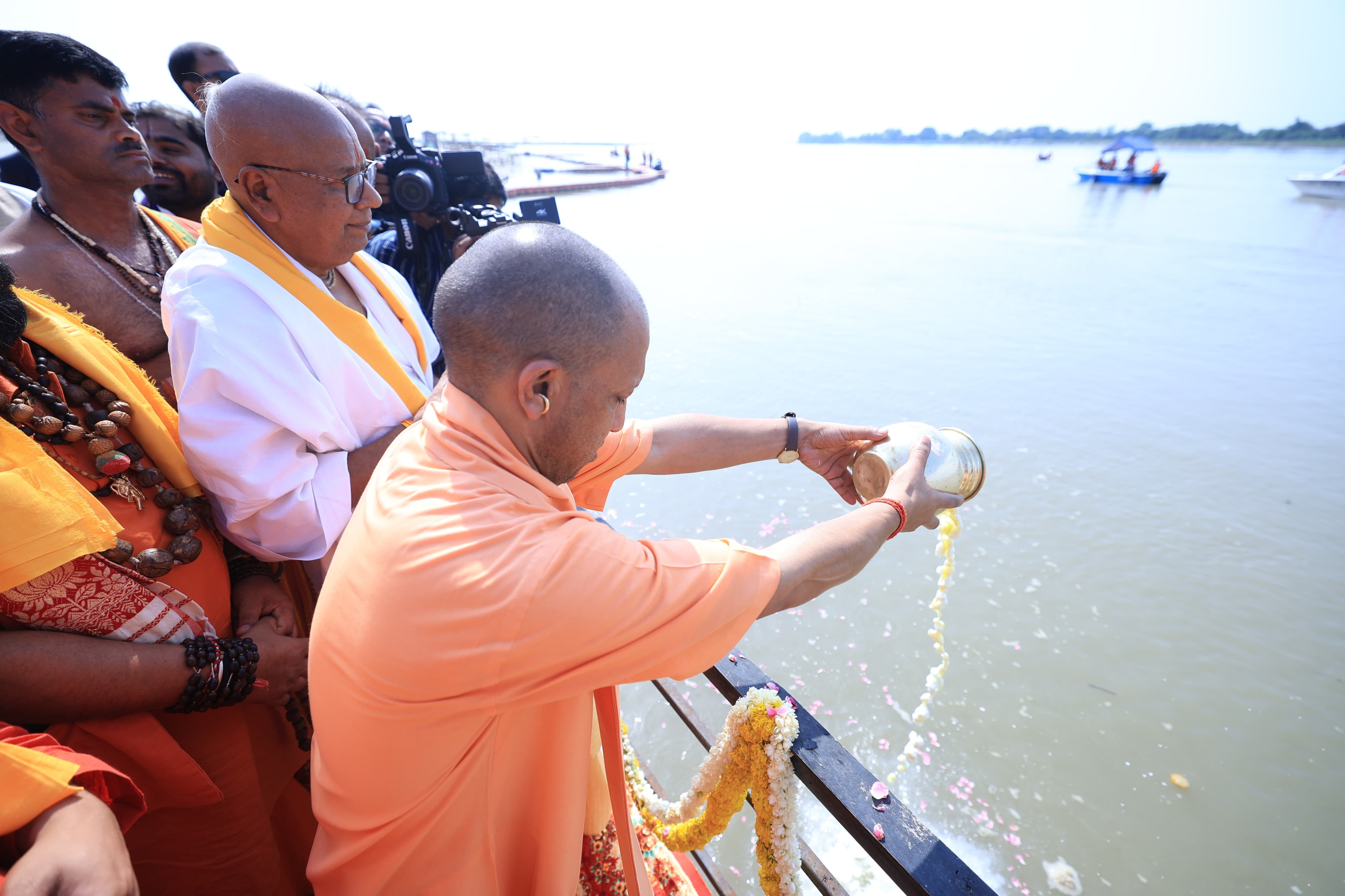 मुख्यमंत्री योगी सरयू पूजा मुख्यमंत्री योगी सरयू पूजा