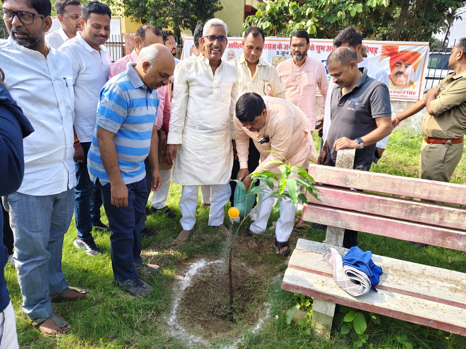 गोरखपुर विश्वविद्यालय के हीरापुरी कॉलोनी के रामेश्वरम पार्क में हुआ पौधारोपण* गोरखपुर विश्वविद्यालय के हीरापुरी कॉलोनी के रामेश्वरम पार्क में हुआ पौधारोपण*