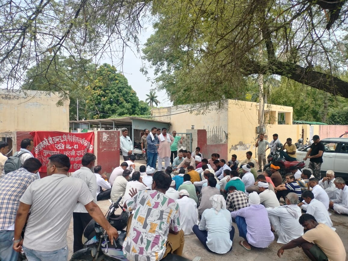 पब्लिक हेल्थ ब्रांच की गेट मीटिंग को संबोधित करते यूनियन पदाधिकारी। पब्लिक हेल्थ ब्रांच की गेट मीटिंग को संबोधित करते यूनियन पदाधिकारी।