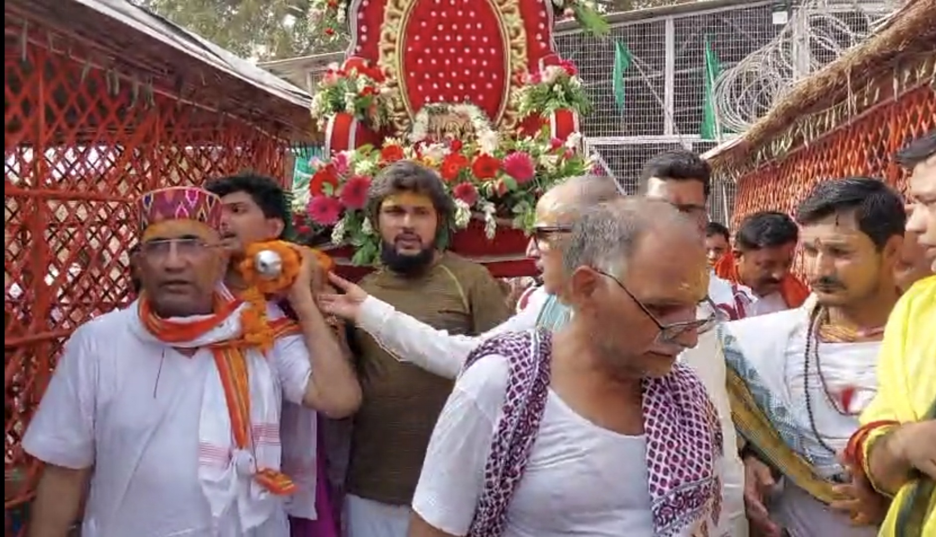 विग्रहों का हुआ भ्रमण विग्रहों का हुआ भ्रमण